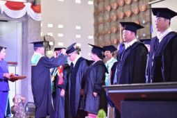 Undiksha Singaraja kukuhkan enam profesor lintas keilmuan