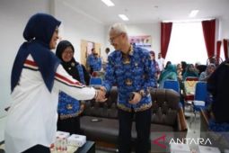 Pemprov Kaltim serahkan dua ribu bibit cabai  ke PKK Samarinda