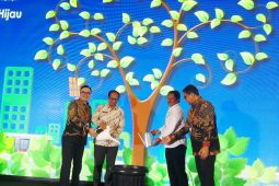 Sadar lingkungan, ayo ramai-ramai tanam pohon