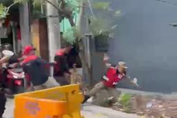 Petugas Satpol PP jadi korban tendangan oknum buruh di Surabaya
