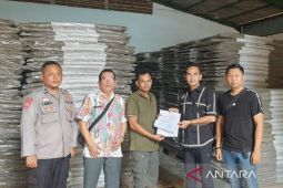 KPU Cianjur libatkan ratusan orang melipat serta menyortir surat suara