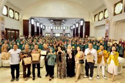 Produsen kue lapis di Surabaya rayakat HUT ke-7 melalui "7 wonders"