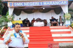 Bupati Tapsel ajak pelajar manfaatkan "job fair" untuk cari peluang kerja
