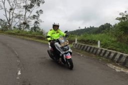 Polres Garut lakukan pengecekan langsung rambu dan kondisi jalur selatan jelang akhir tahun