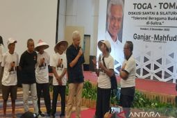 Ganjar Pranowo berdialog dengan petani dan tokoh masyarakat di Sultra