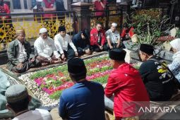 Kaesang didampingi Sekjen PSI berziarah ke makam Gus Dur