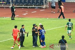 Liga 1 - Kericuhan penonton warnai akhir pertandingan PSIS vs PSS