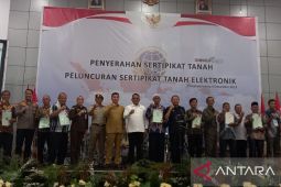 BPN Babel serahkan 200 sertifikat tanah gratis ke masyarakat