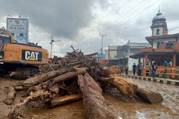 Warga Lubuk Sikaping merasa cemas banjir susulan meluapnya Sungai Batang Panapa