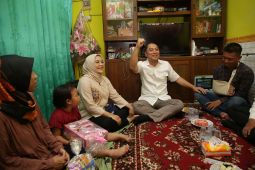 Cak Eri berikan penghargaan khusus ke dua petugas Satpol PP