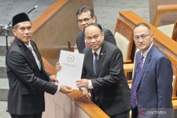 UU ITE yang baru mulai berlaku usai ditanda tangani oleh Presiden