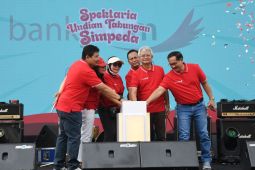 Bank Jatim bagiikan miliaran rupiah melalui "Spektaria Simpeda"