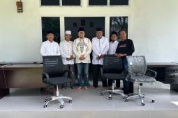 Ketua Komisi II DPR serahkan bantuan ke MUI Langkat