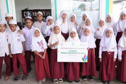 PLN berikan bantuan literasi hingga pelosok negeri