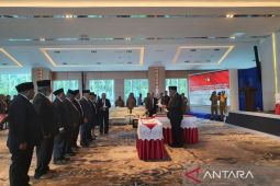 Wempi Wetipo lantik delapan anggota MRP