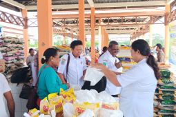 Kabupaten Sorong salurkan 1.400 paket sembako murah