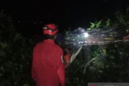 Hujan deras dan angin kencang picu longsor di Sukabumi