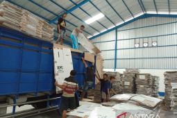 KPU Tulungagung  temukan tinta dan bilik suara dalam kondisi rusak