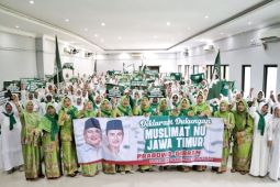 Ratusan muslimat NU Jatim deklarasi dukung Prabowo-Gibran