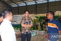 Tinjau gudang distributor Bapok di Pangkalpinang, Ditreskrimsus Polda Babel : Stok aman dan cukup