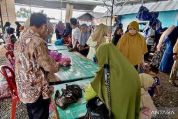Ibu rumah tangga padati pasar murah di HSU
