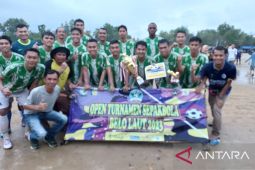 Dukung Kemajuan Sepakbola Bangka Barat, PT Timah serahkan Bantuan Open Tournament Belo Laut