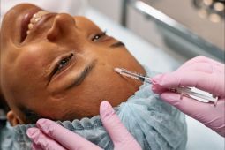 Tren estetik menggunakan "liquid facial filler"