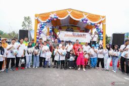 Sekda Mie Go Hadiri Jalan Sehat Bersama Siswa-Siswi Sekolah Luar Biasa Negeri Pangkalpinang