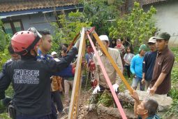 Wanita paruh baya di Kota Cilegon tercebur sumur sedalam 15 meter