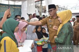 Ultah ke -52, Bupati Madina santuni ratusan anak yatim