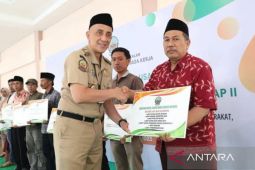 Pemkab Bangkalan bantu alat produksi ratusan IKM