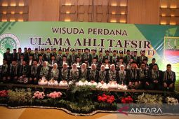 Pemkab Bekasi wisuda 39 orang ulama ahli tafsir berbasis informasi teknologi