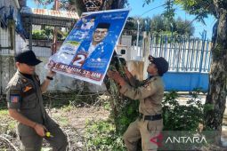 Petugas Satpol PP cabut ratusan APK milik caleg di Aceh Barat, ada apa?