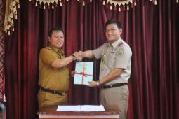 BPN serahkan 100 sertifikat tanah hak pakai lepada Pemkab Lampung Barat