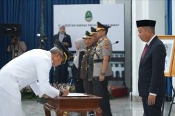 Pj Gubernur Jabar minta Agus Mulyadi pimpin Kota Cirebon dengan baik