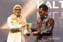 DPMPD Kaltim  beri penghargaan desa berprestasi nasional