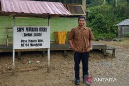 Dul Latif, penggiat pendidikan di Pegunungan Meratus