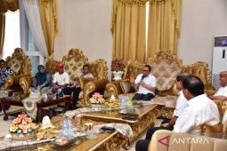 Gubernur Gorontalo diskusi dengan pedagang terkait harga cabai