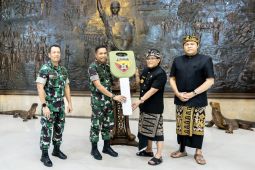 Pemkab Badung hibahkan 2 mobil untuk Kodam IX Udayana