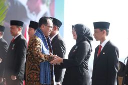 Kembangkan sektor kelautan, Bupati Banyuwangi raih Satyalencana Wirakarya