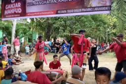 Squad Ganjar gelar pasar murah bersama jaran kepang di Labuhanbatu