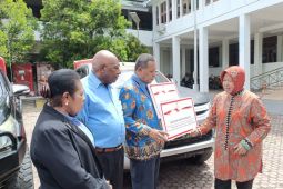 Mensos bantu kendaraan untuk dukung pelayanan gereja di Papua