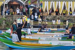 Adaro salurkan 18 perahu sampah dukung "Sungai Martapura ASRI"