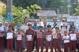 Adaro Nyalakan Ilmu bantu penunjang program  GNOTA di Balangan