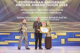 Dinsos Jawa Timur raih penghargaan Pelaksana "Jatim Sejahtera" dari LKBN ANTARA