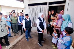 Khofifah resmikan jaringan listrik di Labuhan Merak SItubondo