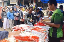 Bulog pastikan stok beras - gula cukup jelang Natal di Kapuas Hulu