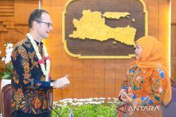 Khofifah pastikan kerja sama proyek KA dengan Inggris