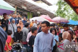 Gibran blusukan cek harga bahan pangan di pasar Balikpapan