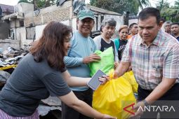 Kodam Pattimura berikan bantuan sosial pada  korban kebakaran di Ambon